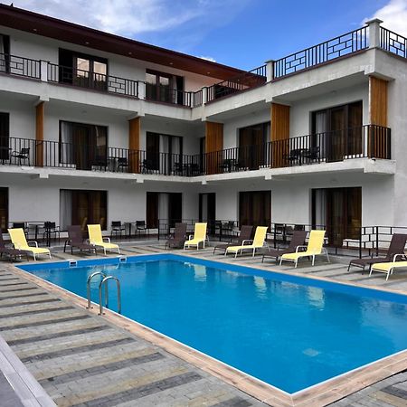 Anne'S Hotel In Местия Экстерьер фото
