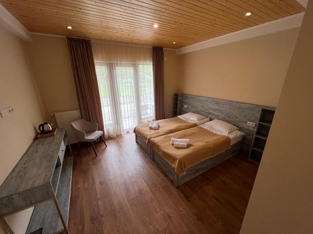 Anne'S Hotel In Местия Экстерьер фото