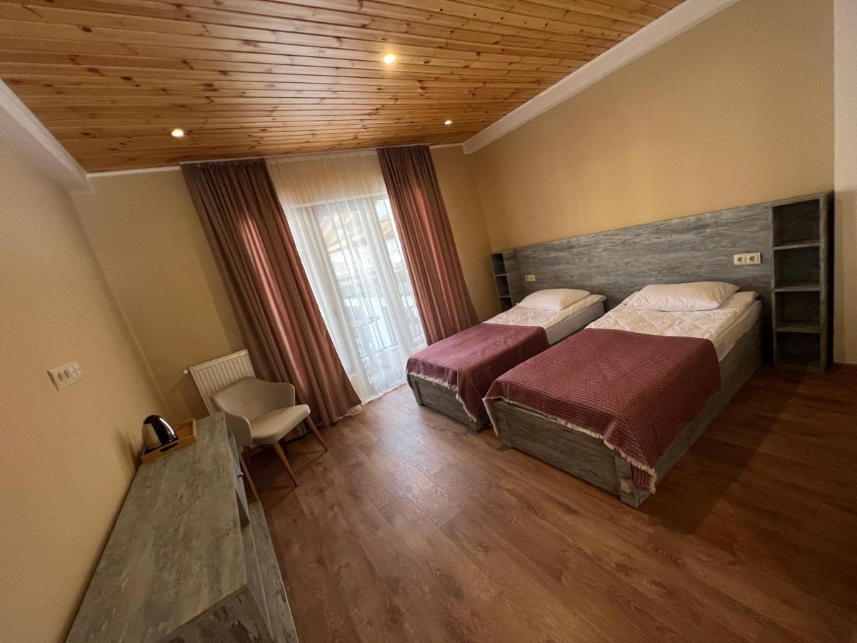 Anne'S Hotel In Местия Экстерьер фото