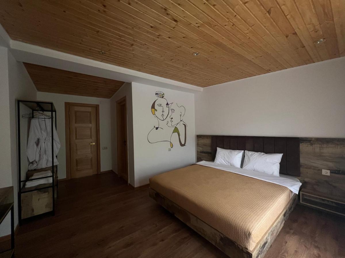 Anne'S Hotel In Местия Экстерьер фото