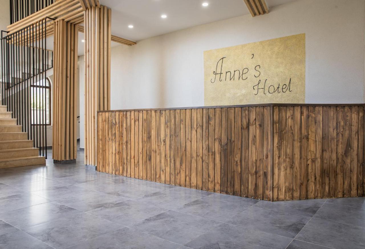 Anne'S Hotel In Местия Экстерьер фото