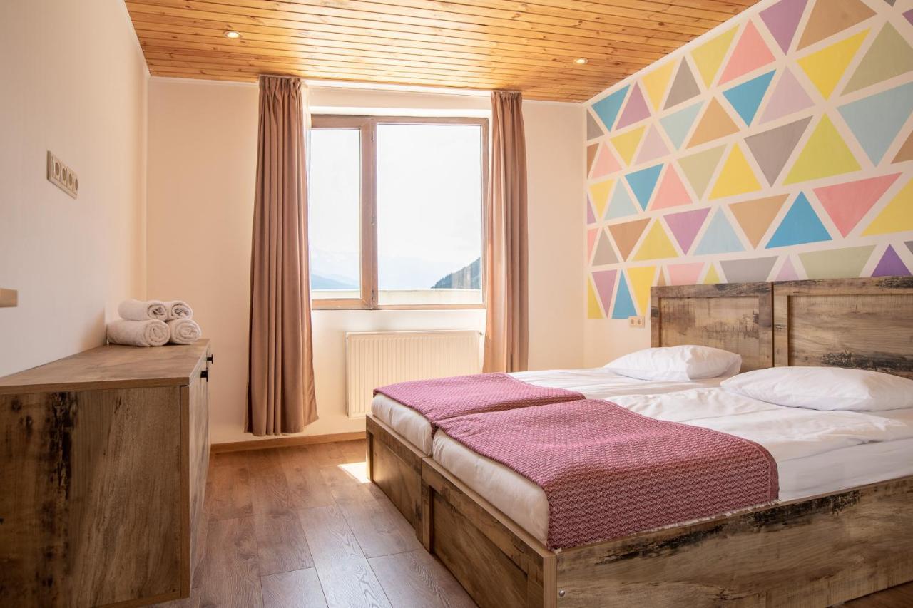 Anne'S Hotel In Местия Экстерьер фото