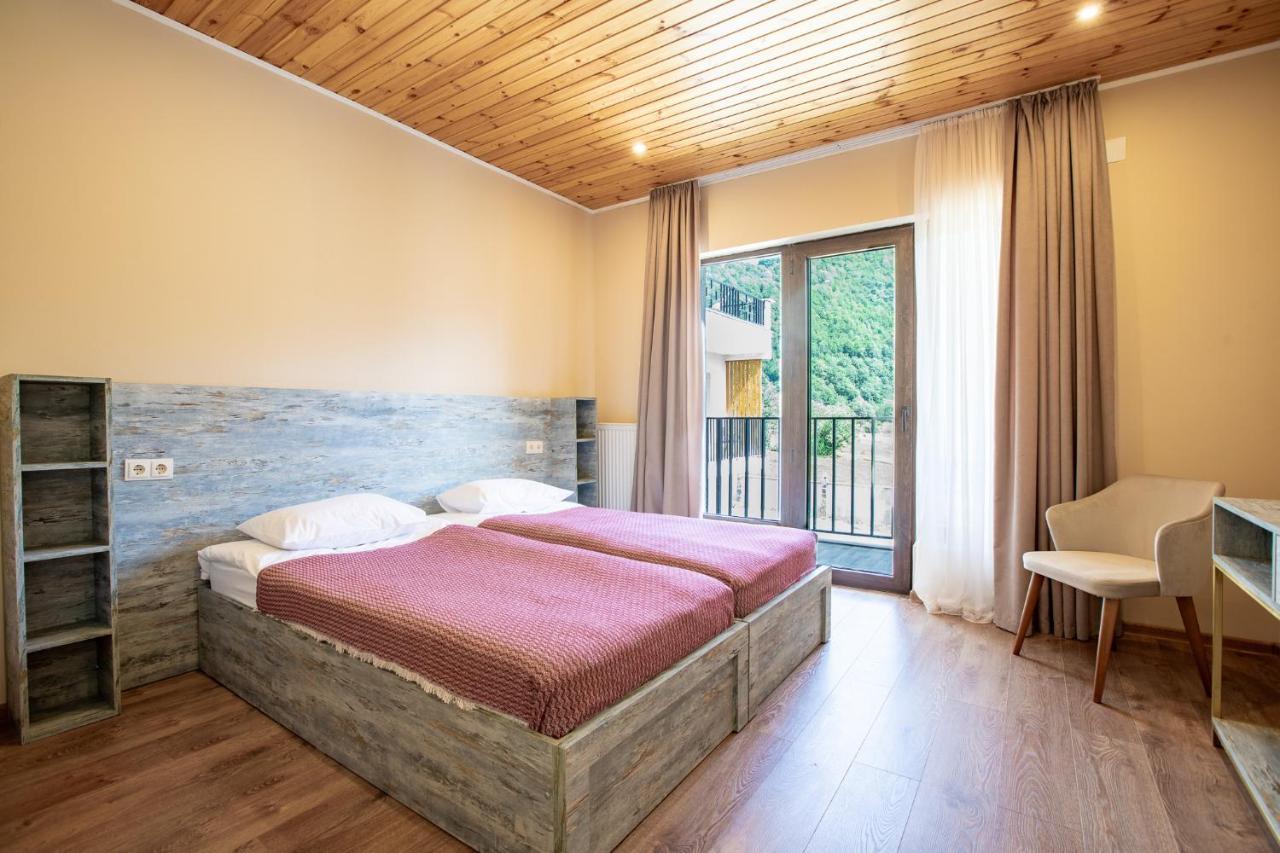 Anne'S Hotel In Местия Экстерьер фото