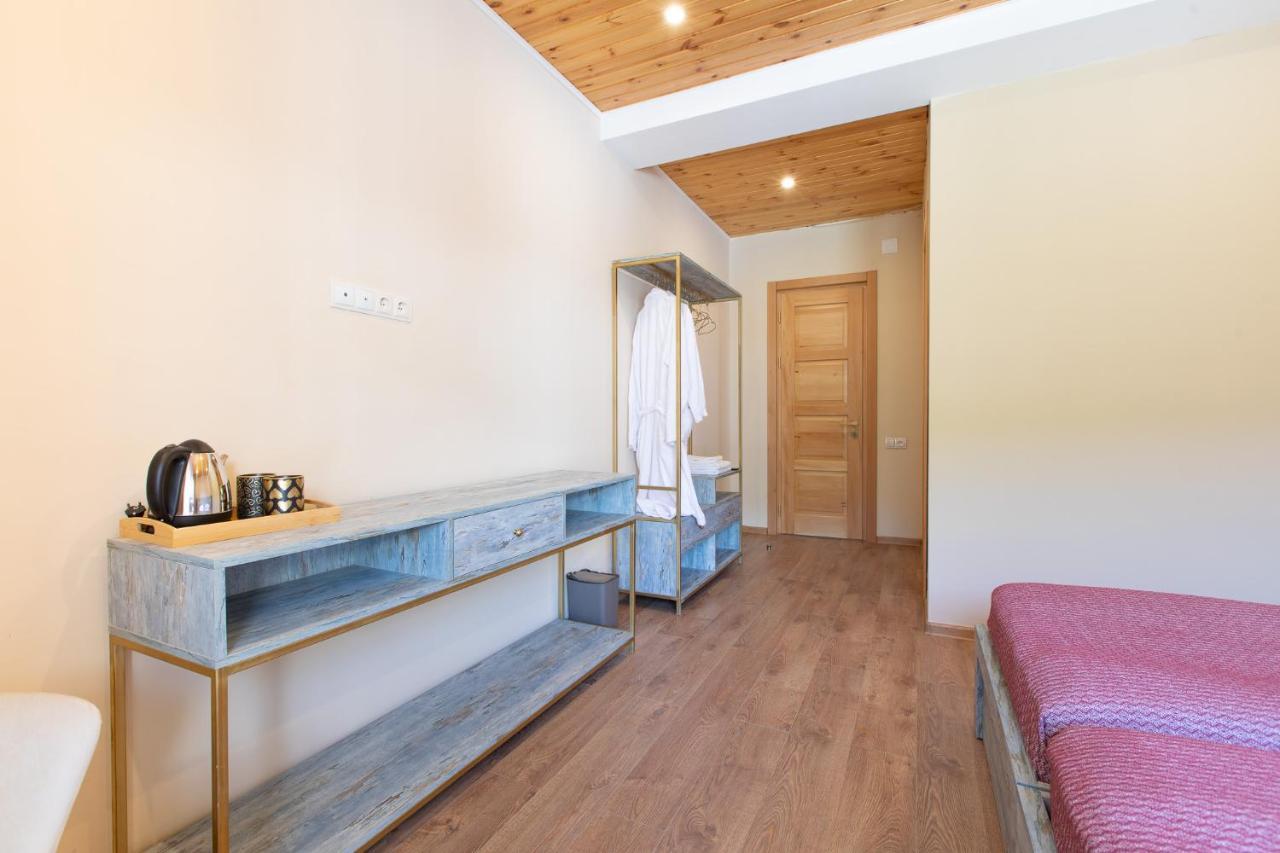 Anne'S Hotel In Местия Экстерьер фото