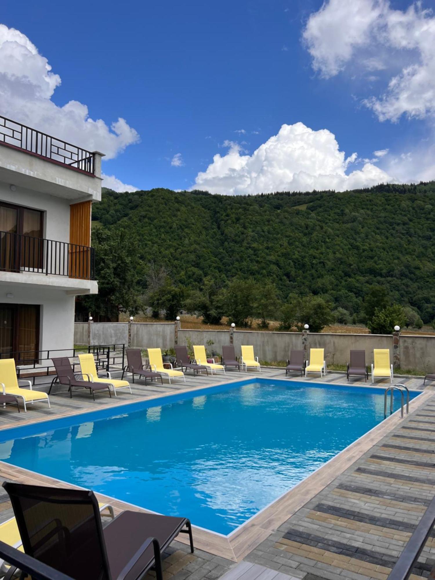 Anne'S Hotel In Местия Экстерьер фото