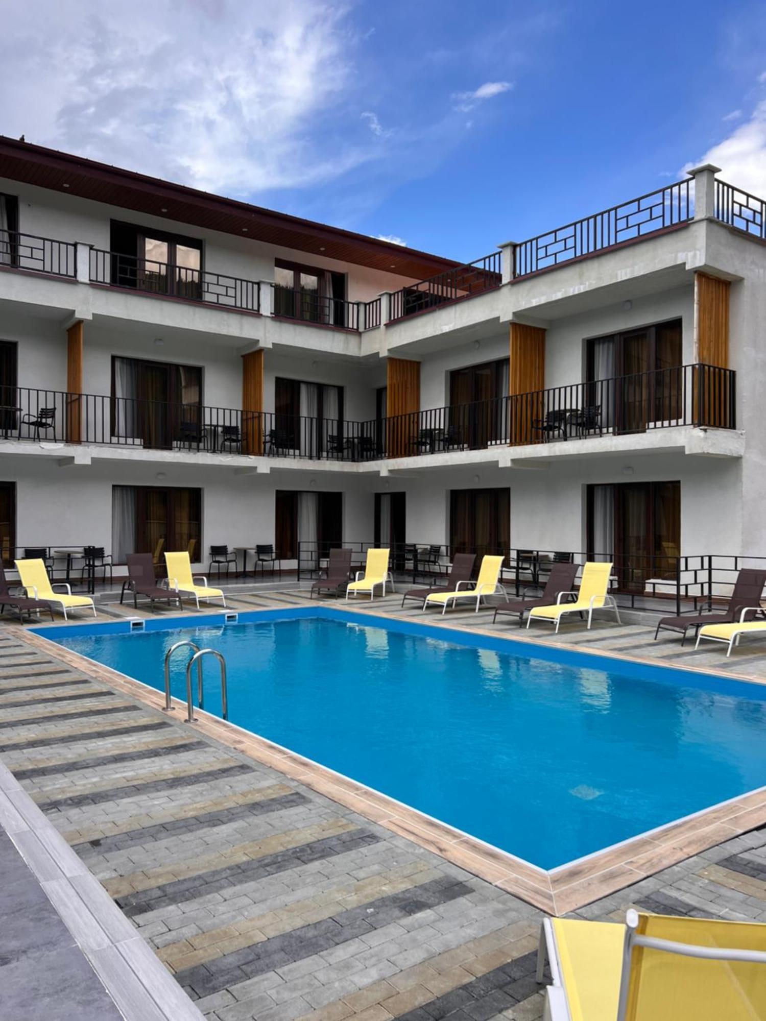 Anne'S Hotel In Местия Экстерьер фото