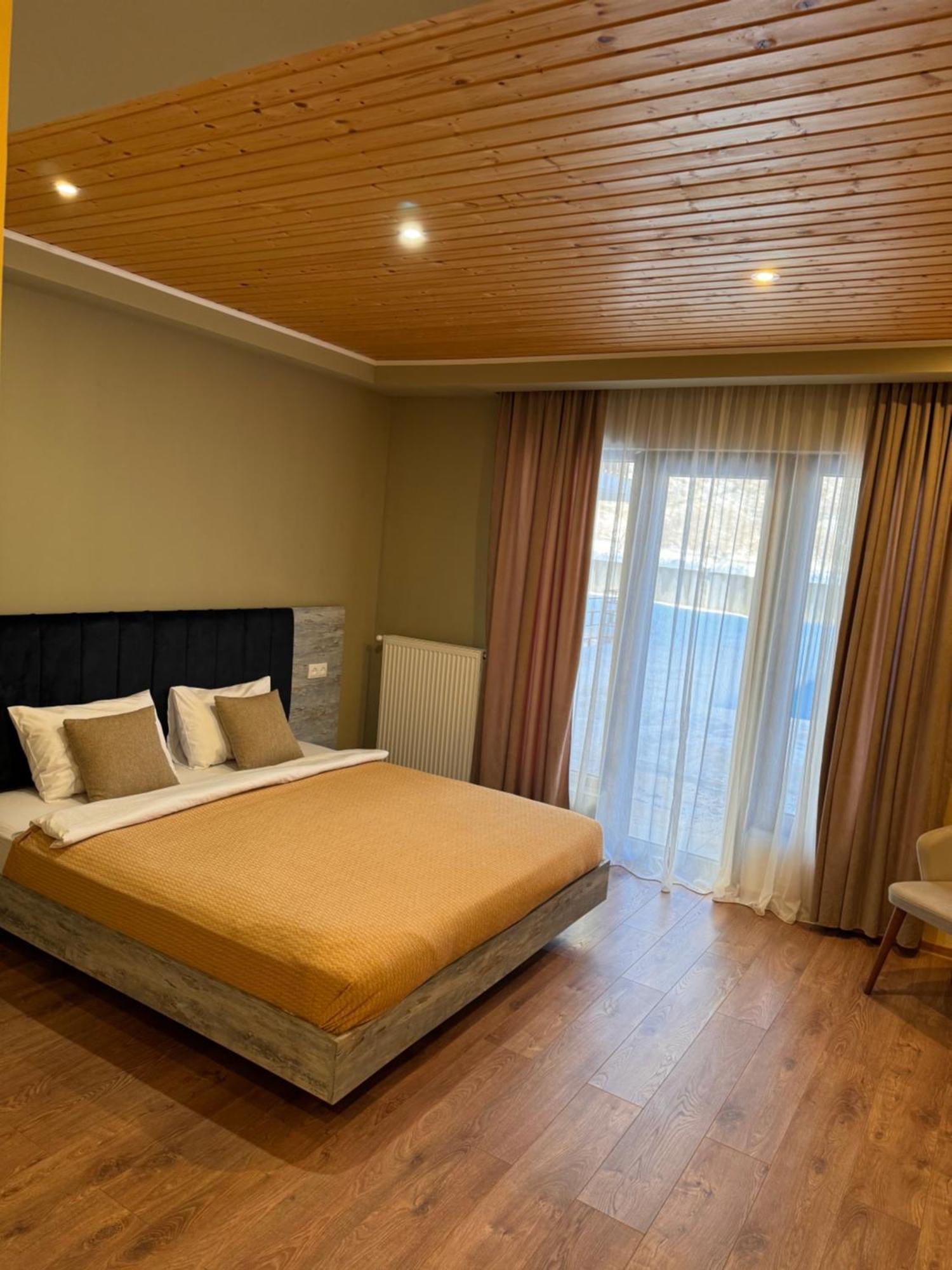 Anne'S Hotel In Местия Экстерьер фото